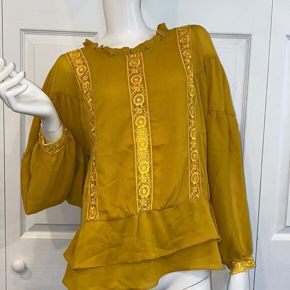 🔥lumie from Neiman Marcus blouse top - Picture 1 of 9